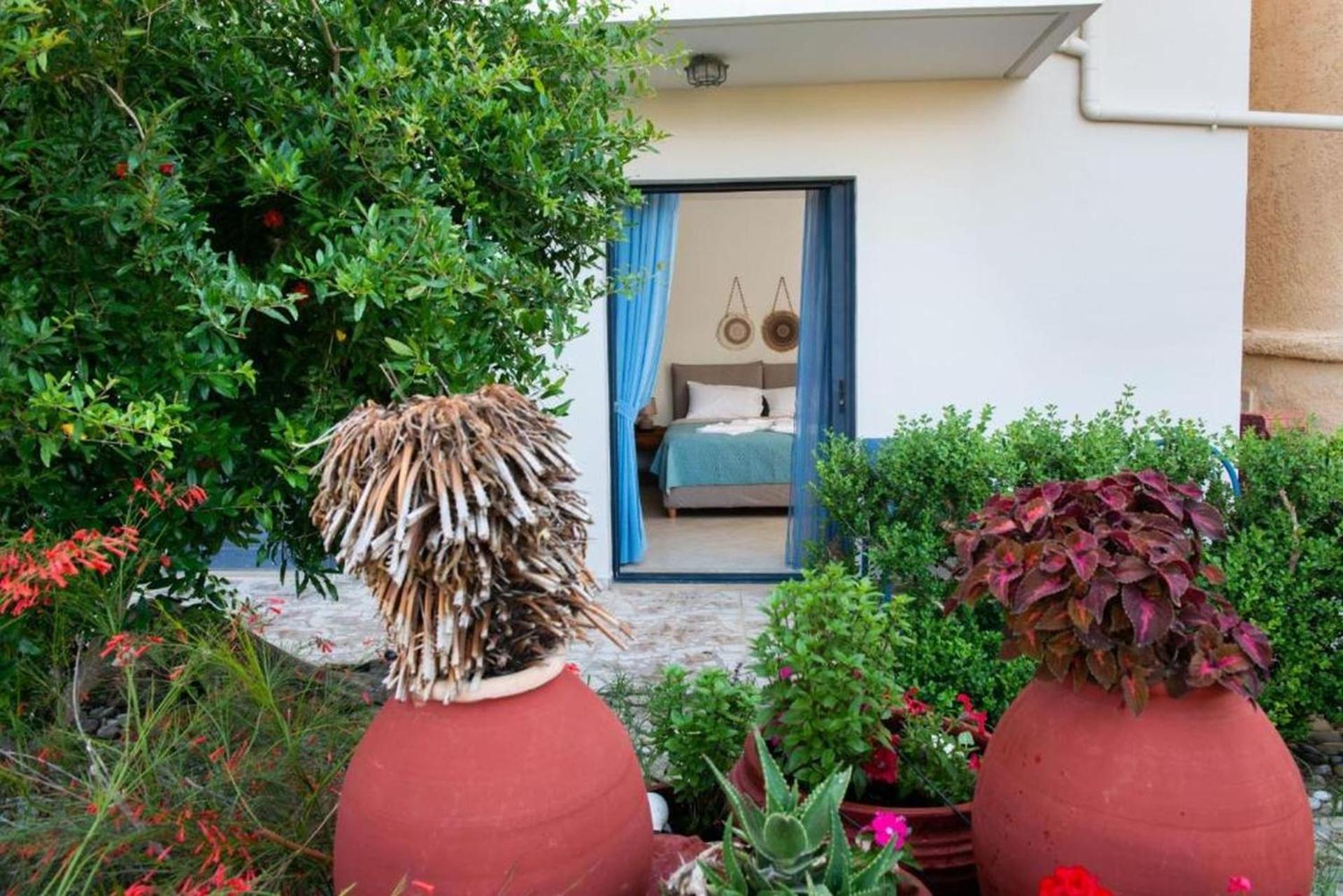 Alkioni Suites, Beachfront, With Mountain View Apartment Kokkinos Pirgos