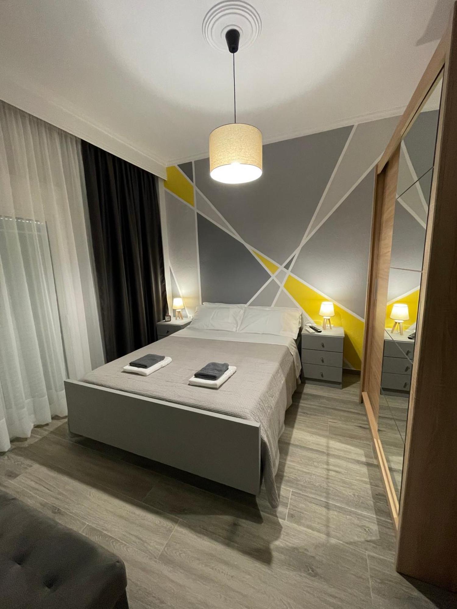 Dt Luxury * Nea Peramos (Macedonia)