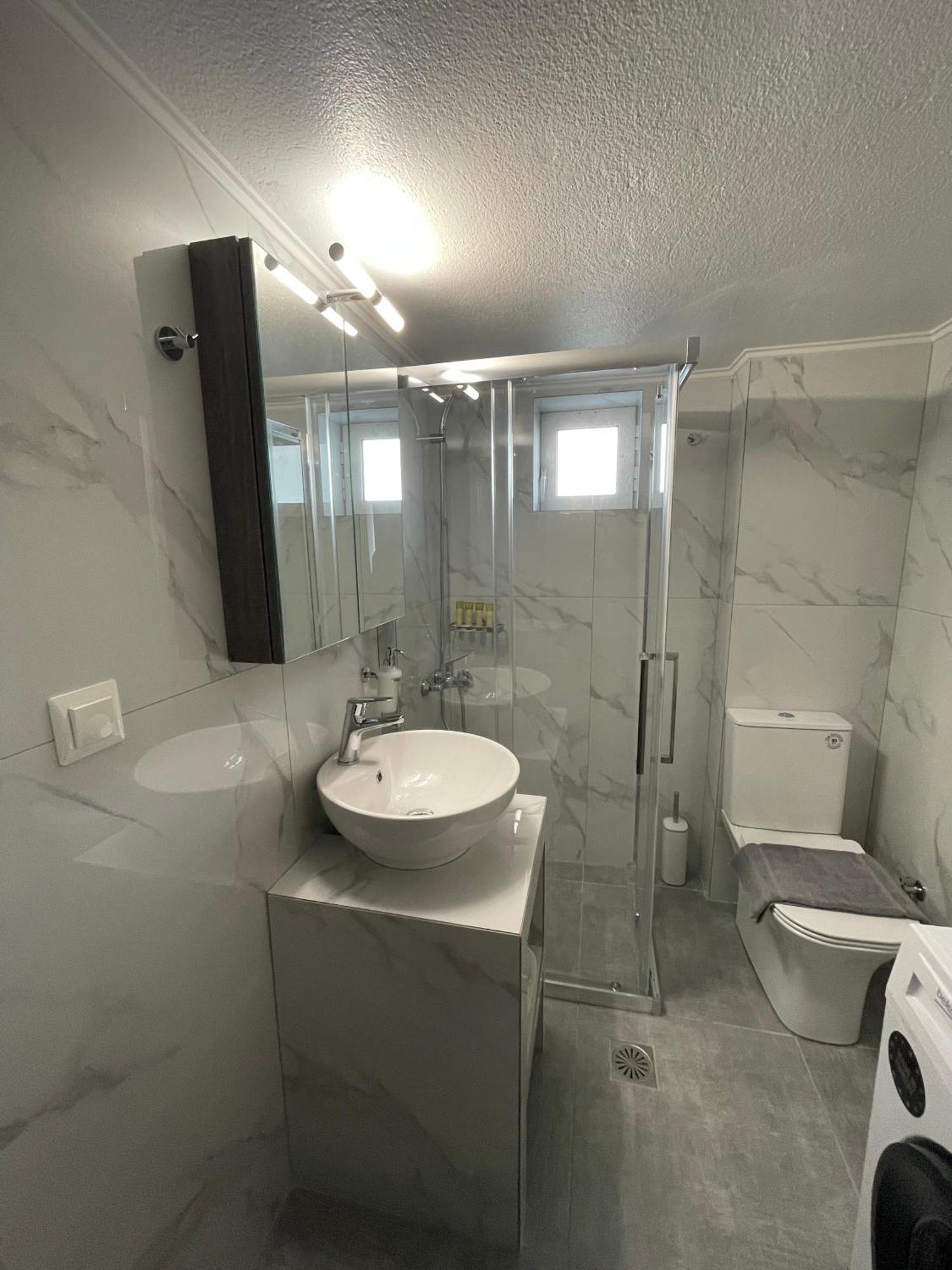 Dt Luxury * Nea Peramos (Macedonia)
