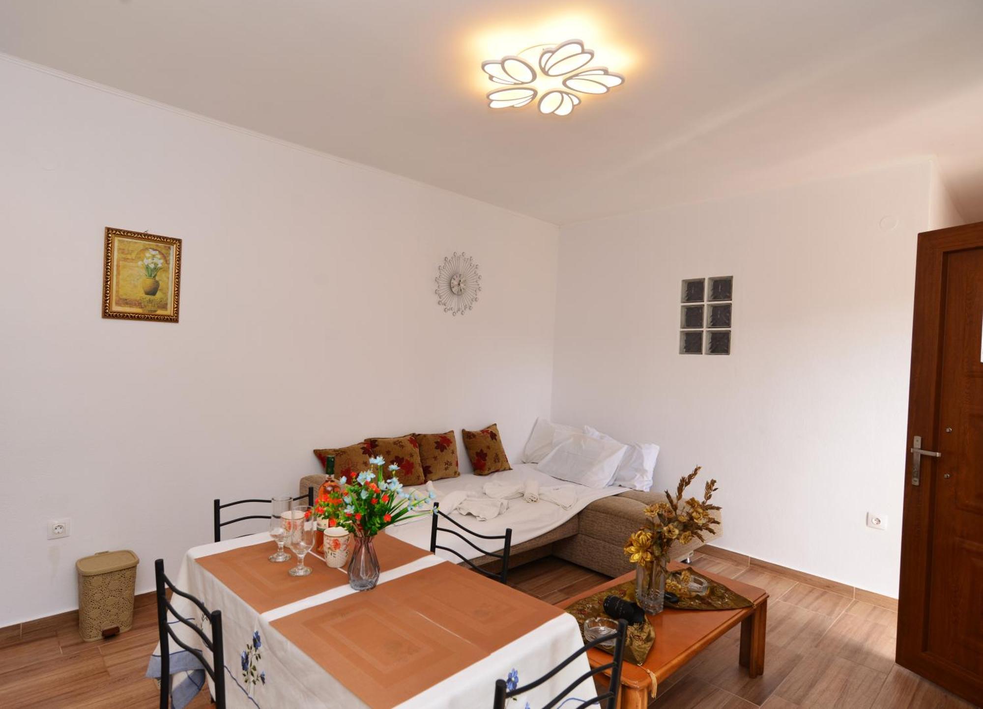 Apartment Twin's House