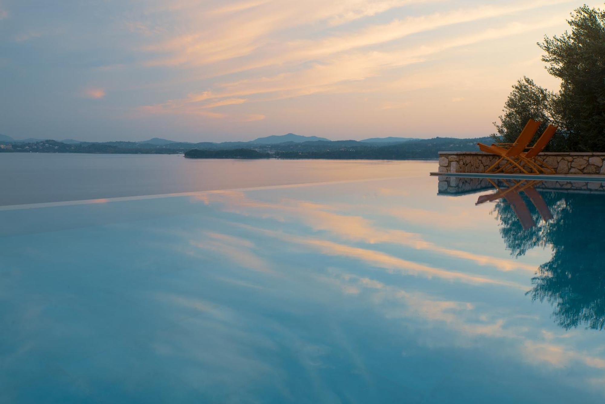 Villa Domina - Private & Tender Platform Pyrgi (Corfu)
