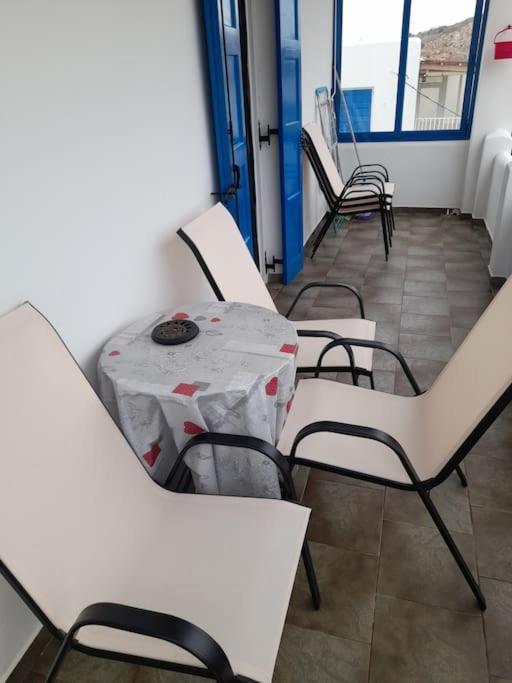 Apartment παραθαλάσσιο με θέα τον κόλπο βάρης Vari (Syros)