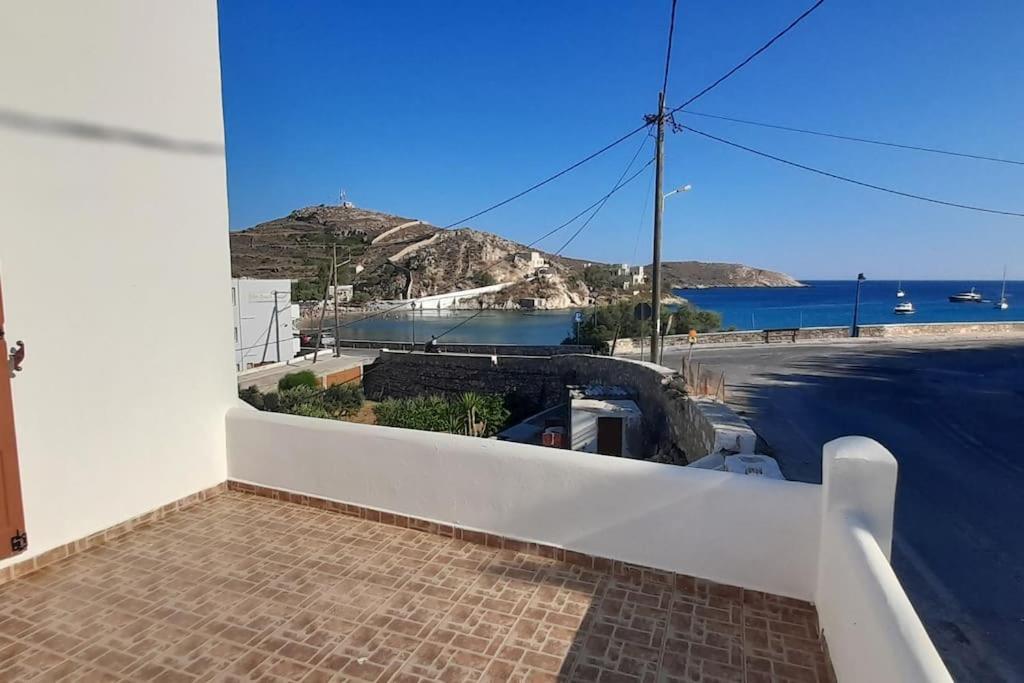 παραθαλάσσιο με θέα τον κόλπο βάρης *