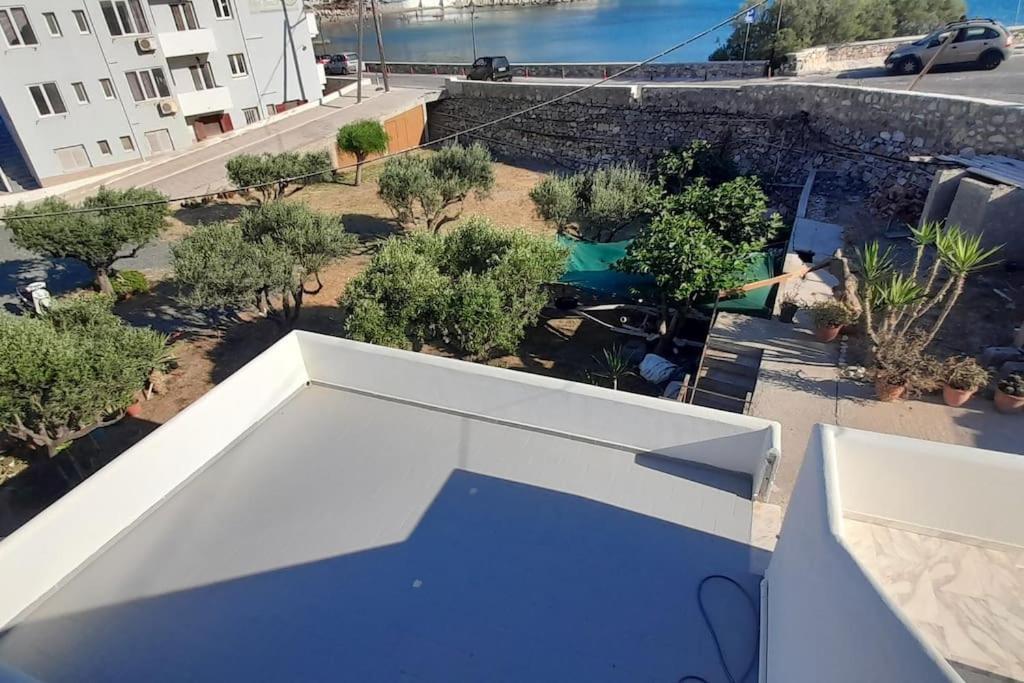 παραθαλάσσιο με θέα τον κόλπο βάρης