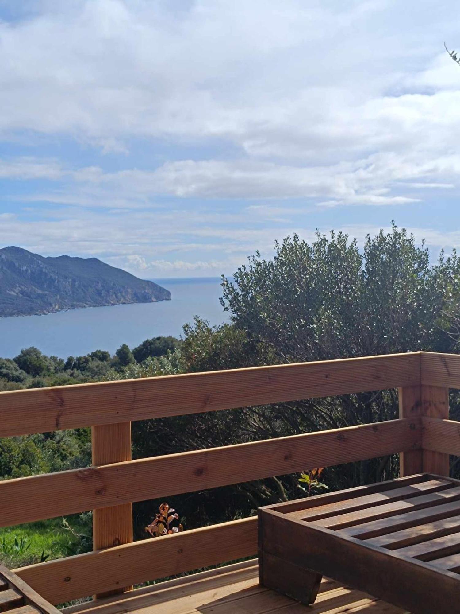 Fox Caravan Campsite Afionas