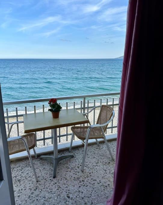 Apartment Grekou In The Waves *