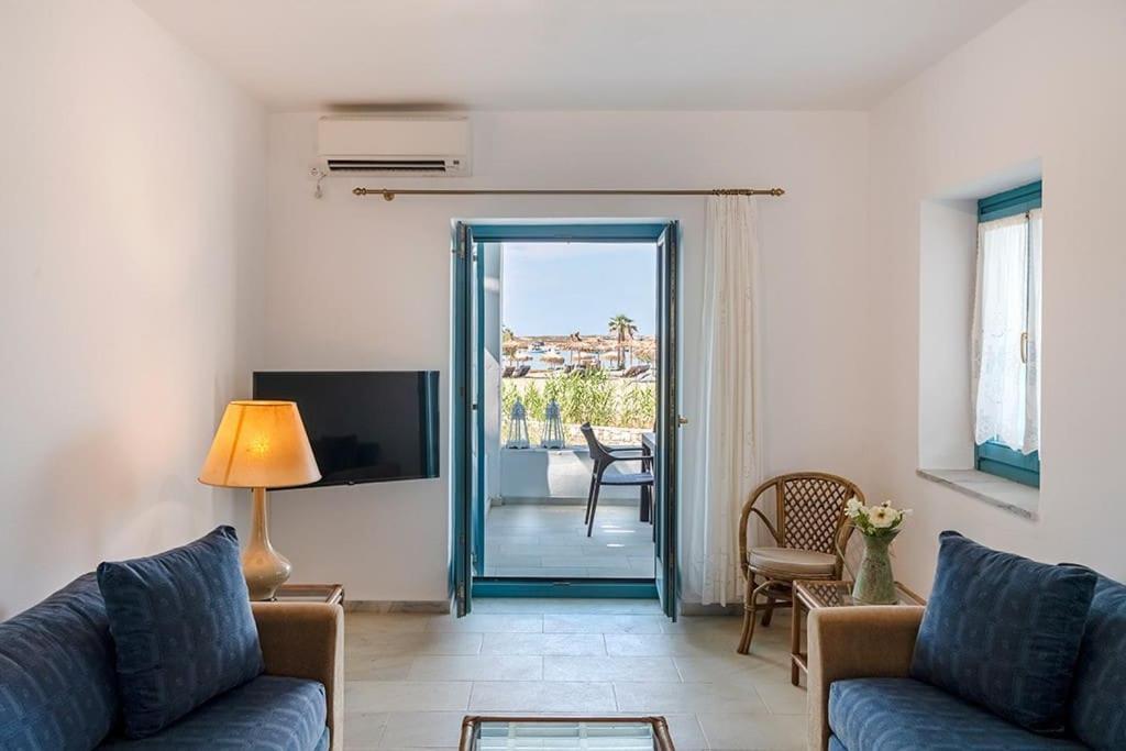 Beachside House In Naousa (Paros)