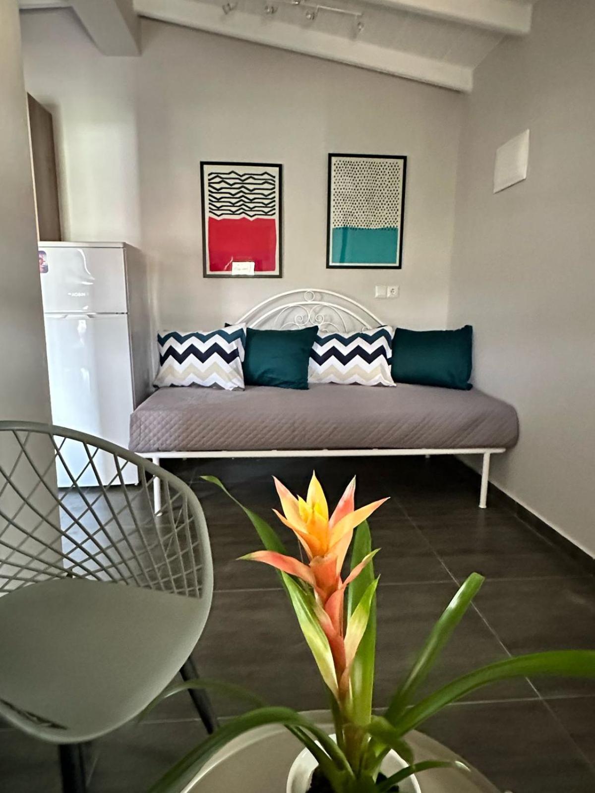 Nine 9 Beachfront Apartment *
