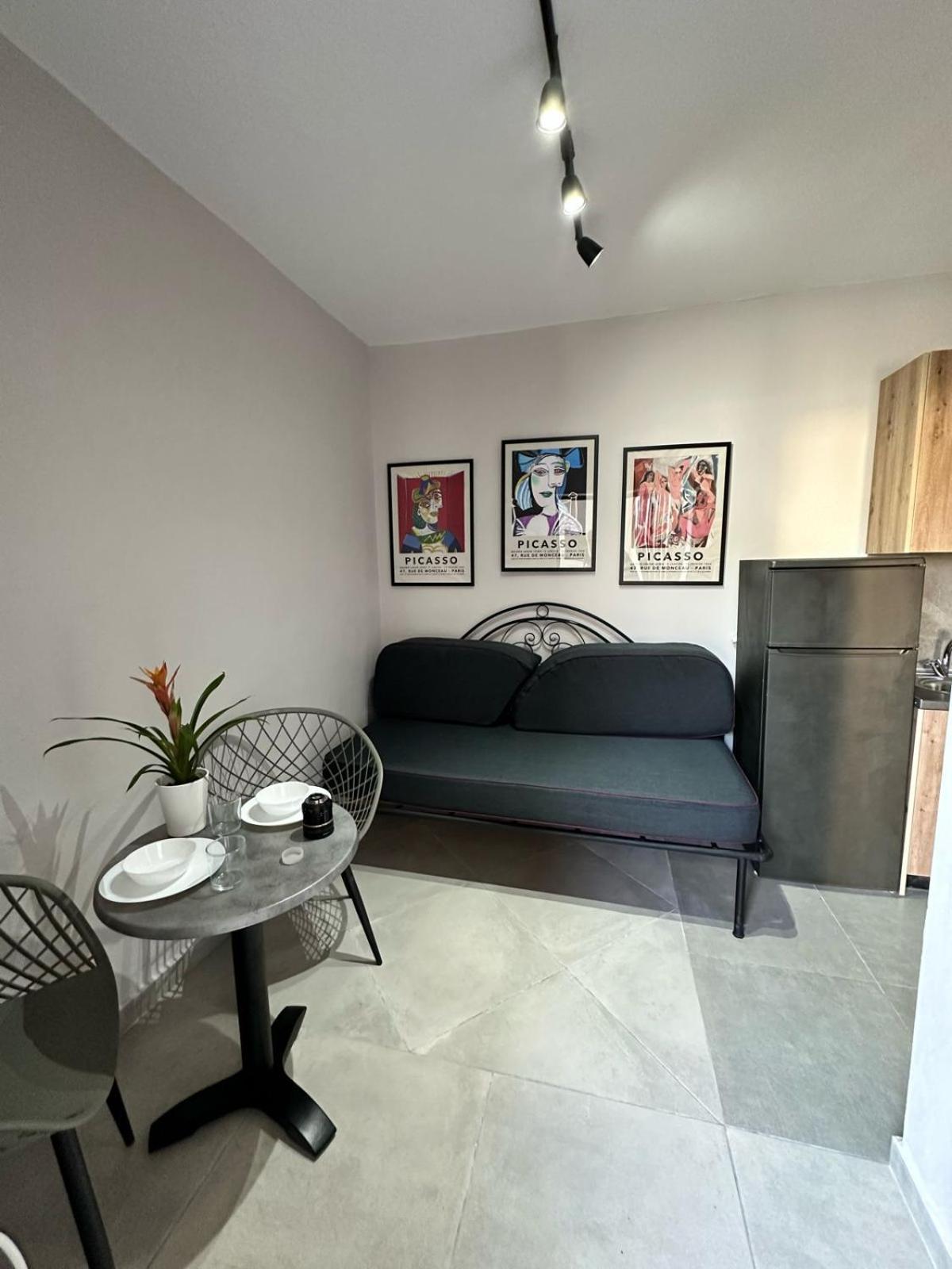Nine 9 Beachfront Apartment Nea Kallikrateia