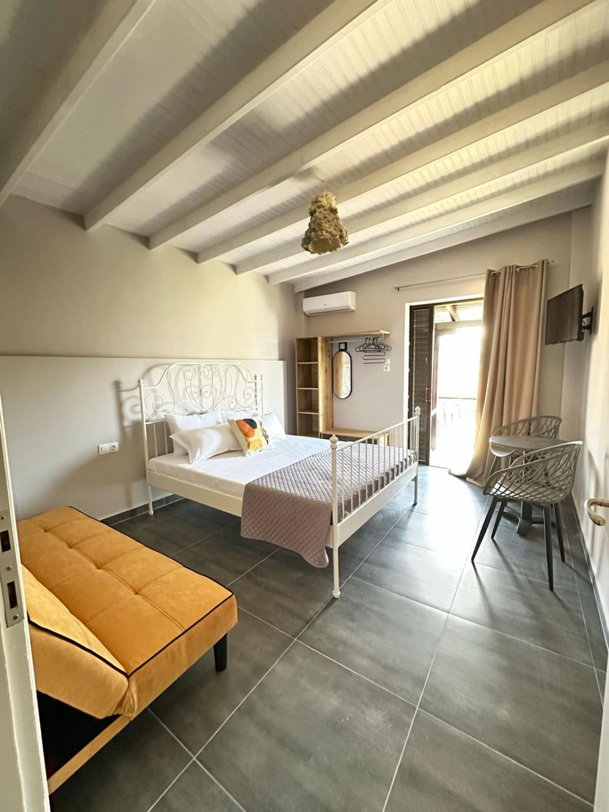 Nine 9 Beachfront Nea Kallikrateia