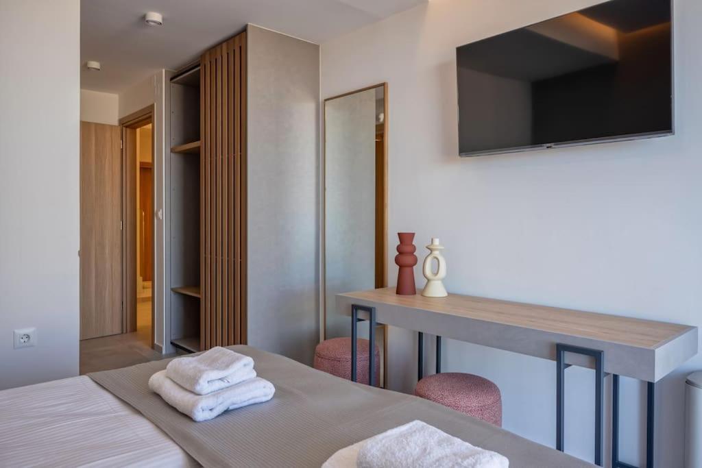 Skyline Villas, By Hellocrete Villa