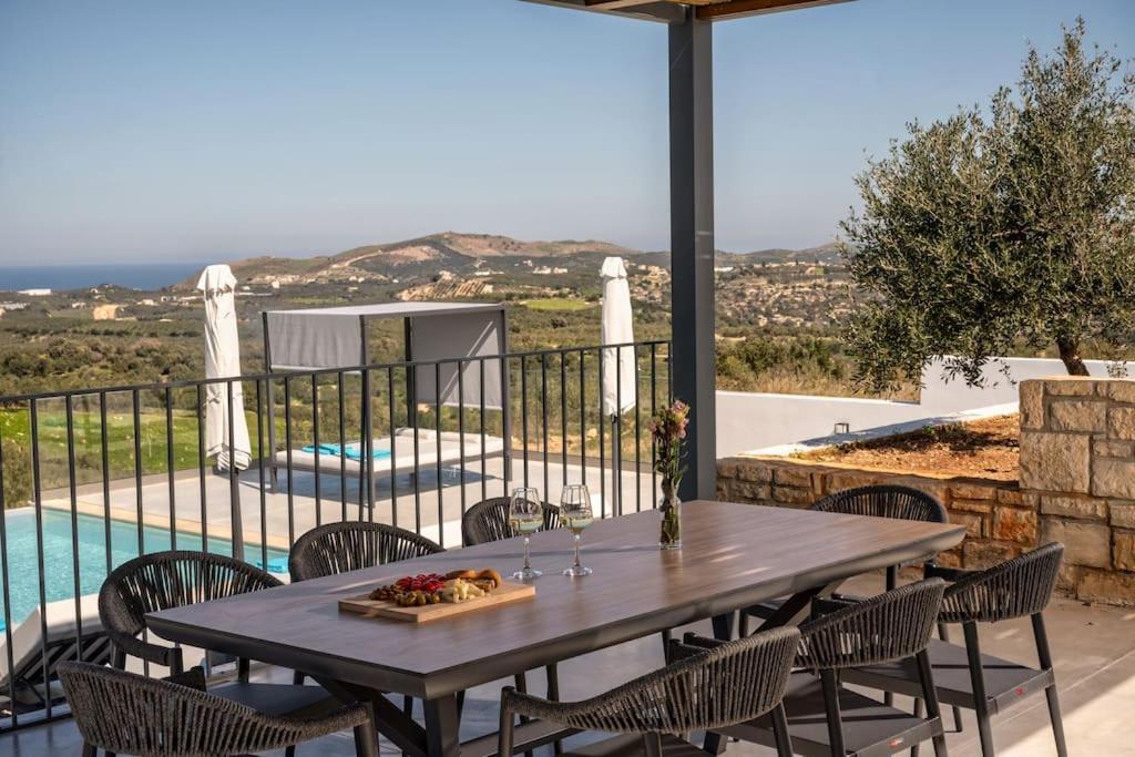 Skyline Villas, By Hellocrete Angeliana (Crete)