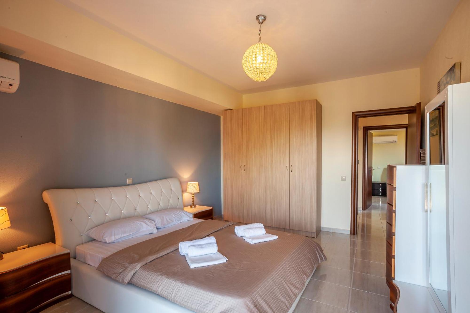 Perfect View Deny With 6 Bedrooms And Heated Pool Hanioti