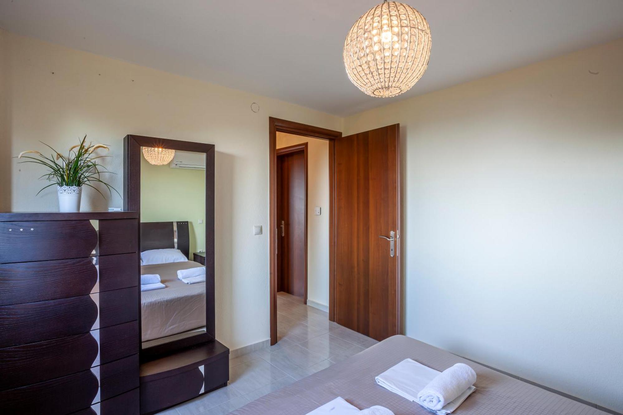 Perfect View Deny With 6 Bedrooms And Heated Pool Hanioti