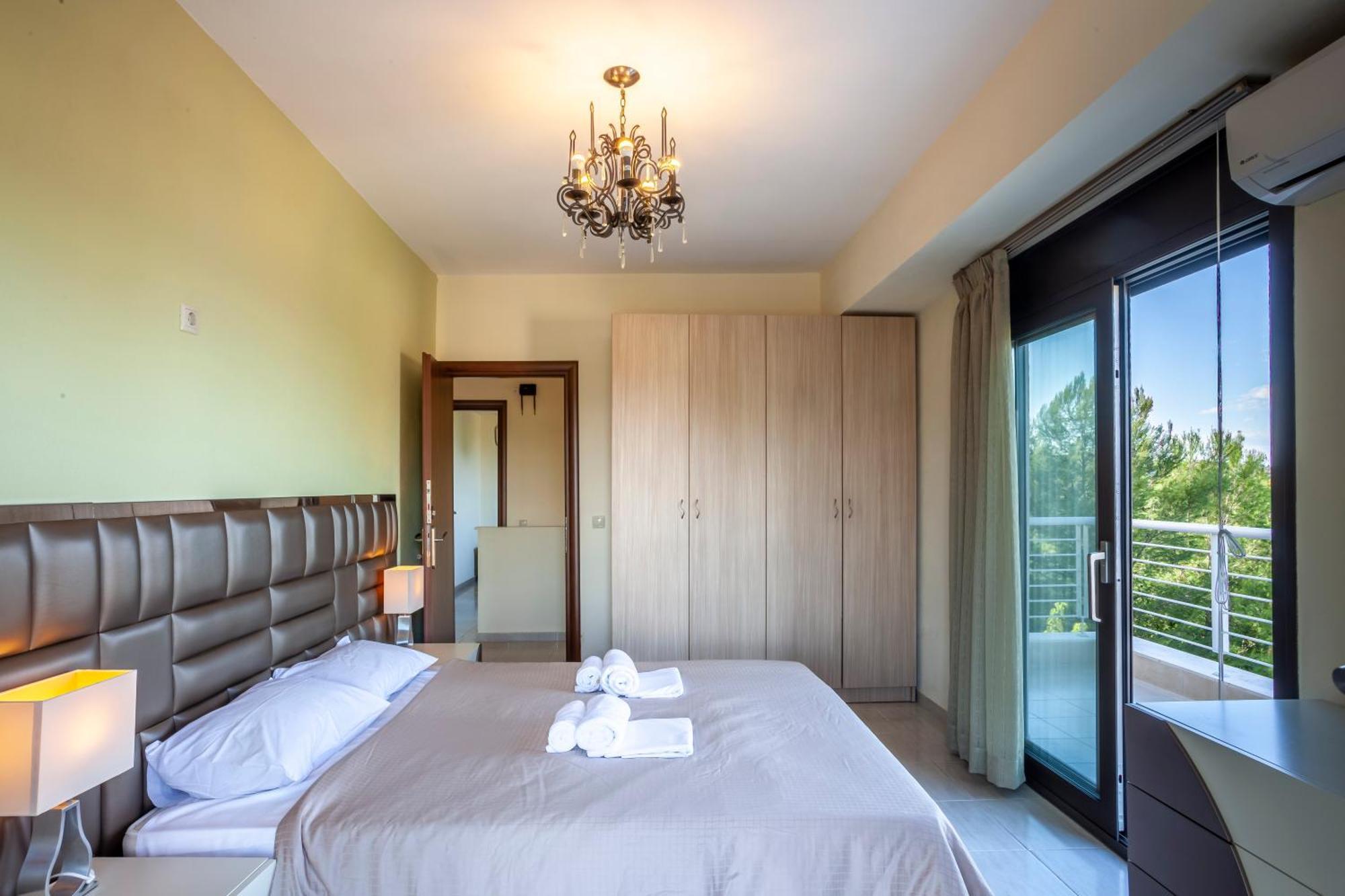 Perfect View Deny With 6 Bedrooms And Heated Pool * Hanioti