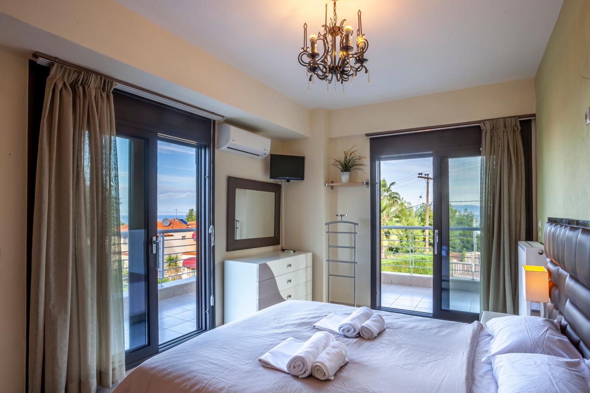 Perfect View Deny With 6 Bedrooms And Heated Pool Villa Hanioti