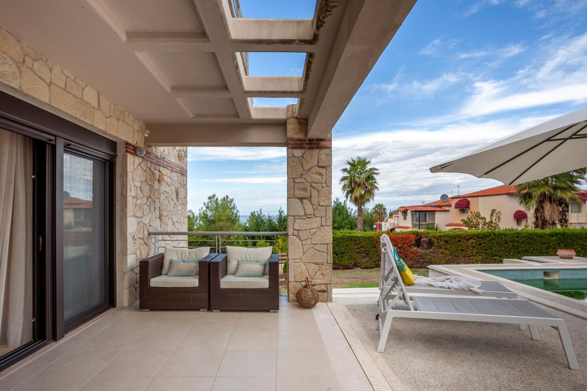 Perfect View Deny With 6 Bedrooms And Heated Pool Hanioti