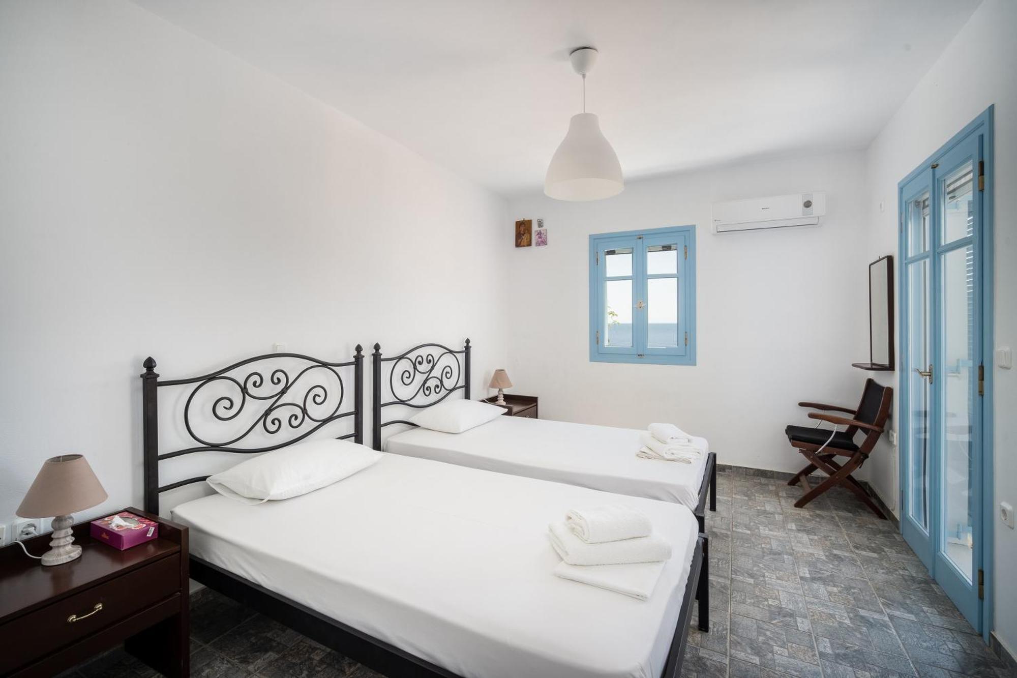 Psili Ammos Serifos Town