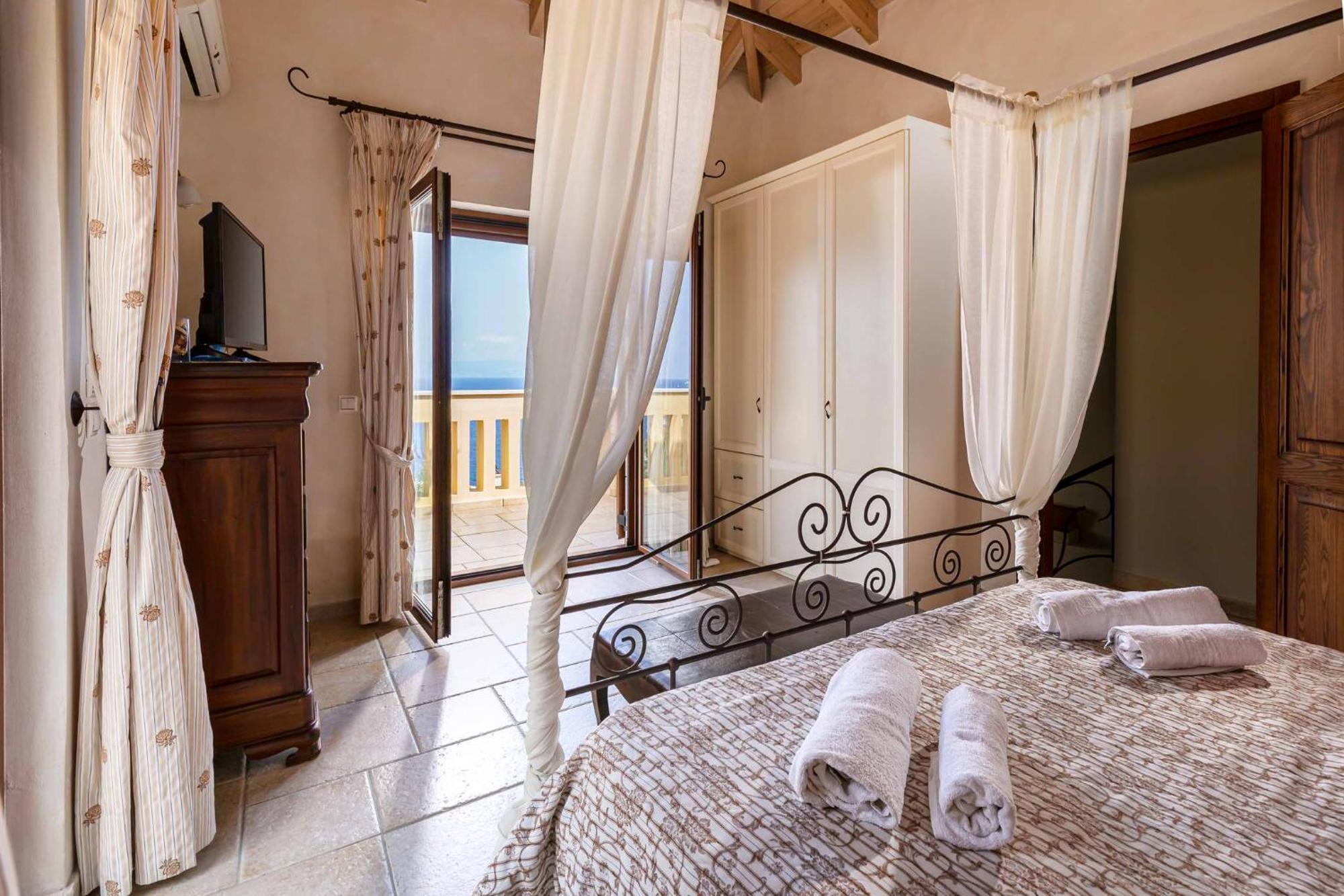 Villa Ionia With Pool And Sea View *