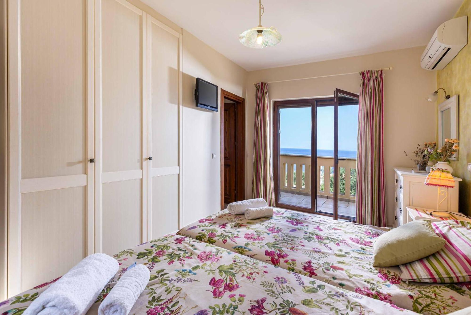 Ionia With Pool And Sea View Villa *