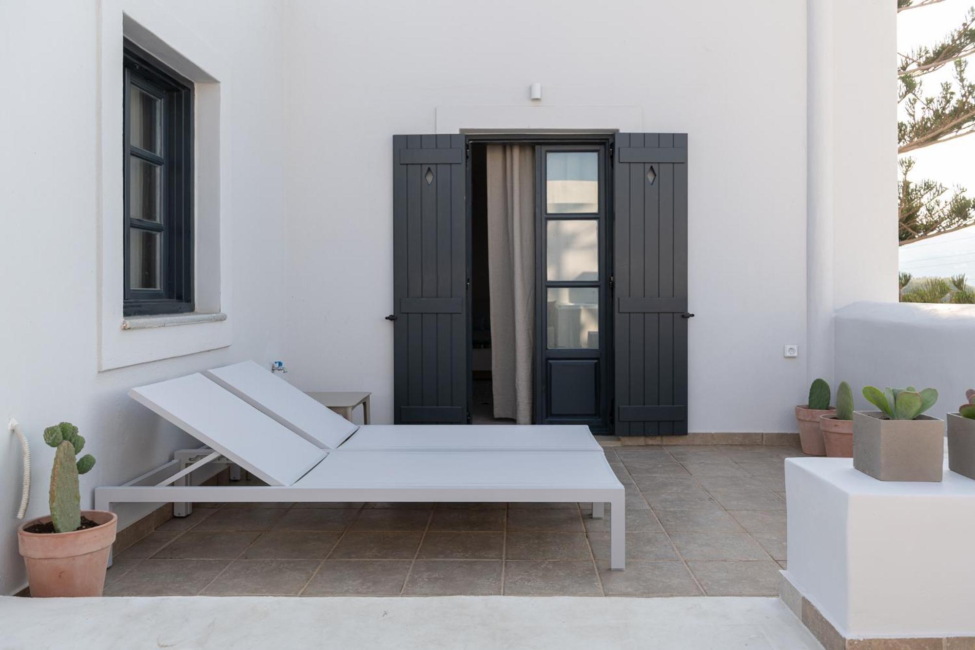 Art Group Living Naousa (Paros)