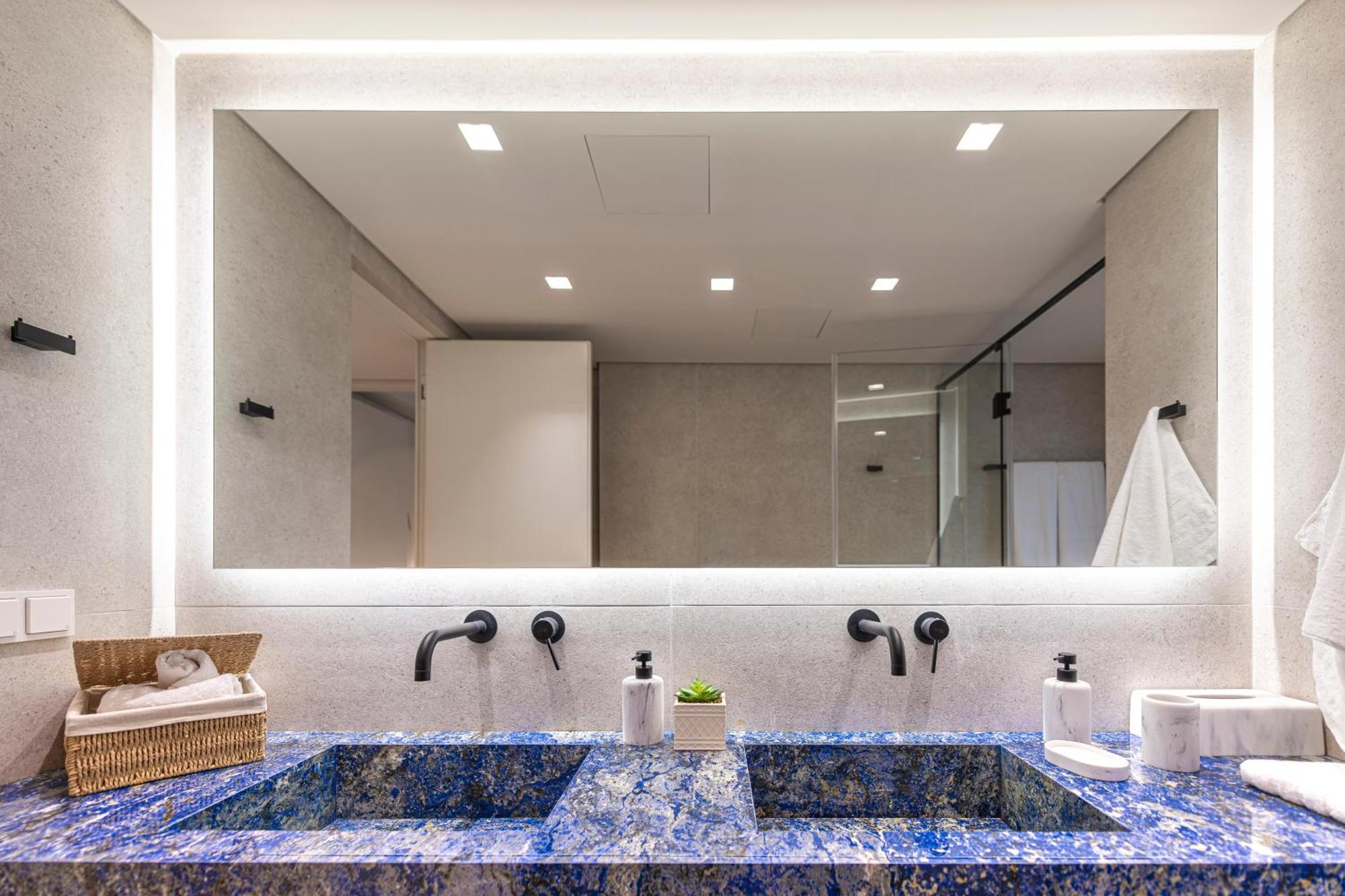 Opulent Penthouse 1 *