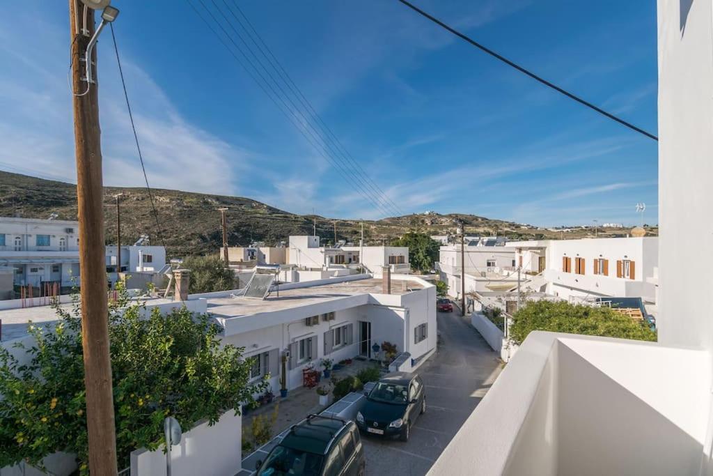 μπαλκόνι με θέα / Viewtiful Balcony * Adamantas (Milos)