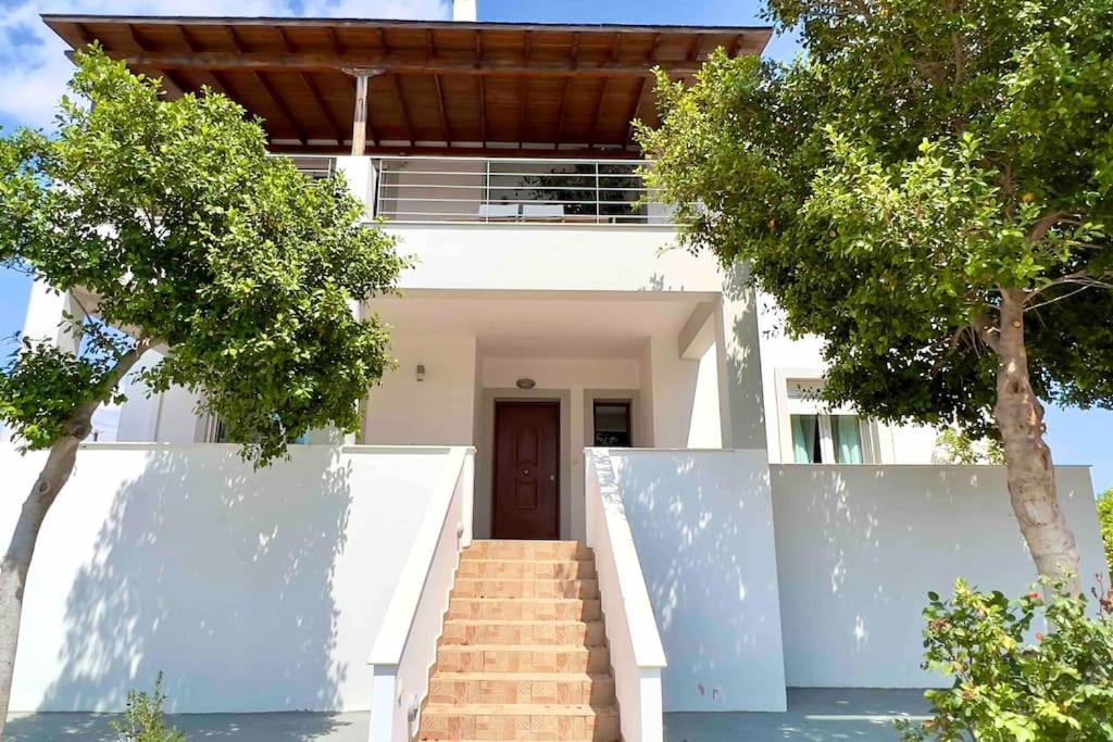 Oinoni Villa