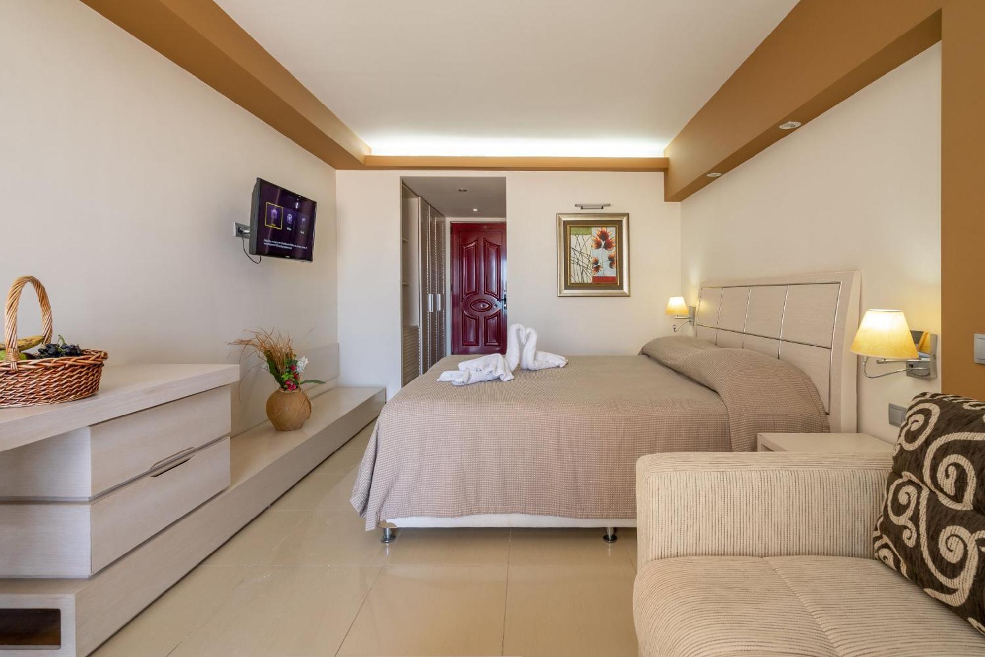 Kamari Hotel 4*