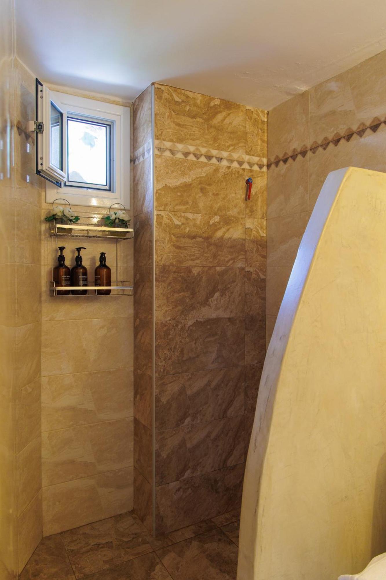 Iliana's House - Spacious Cave House In The Center Of Areopolis Areopoli