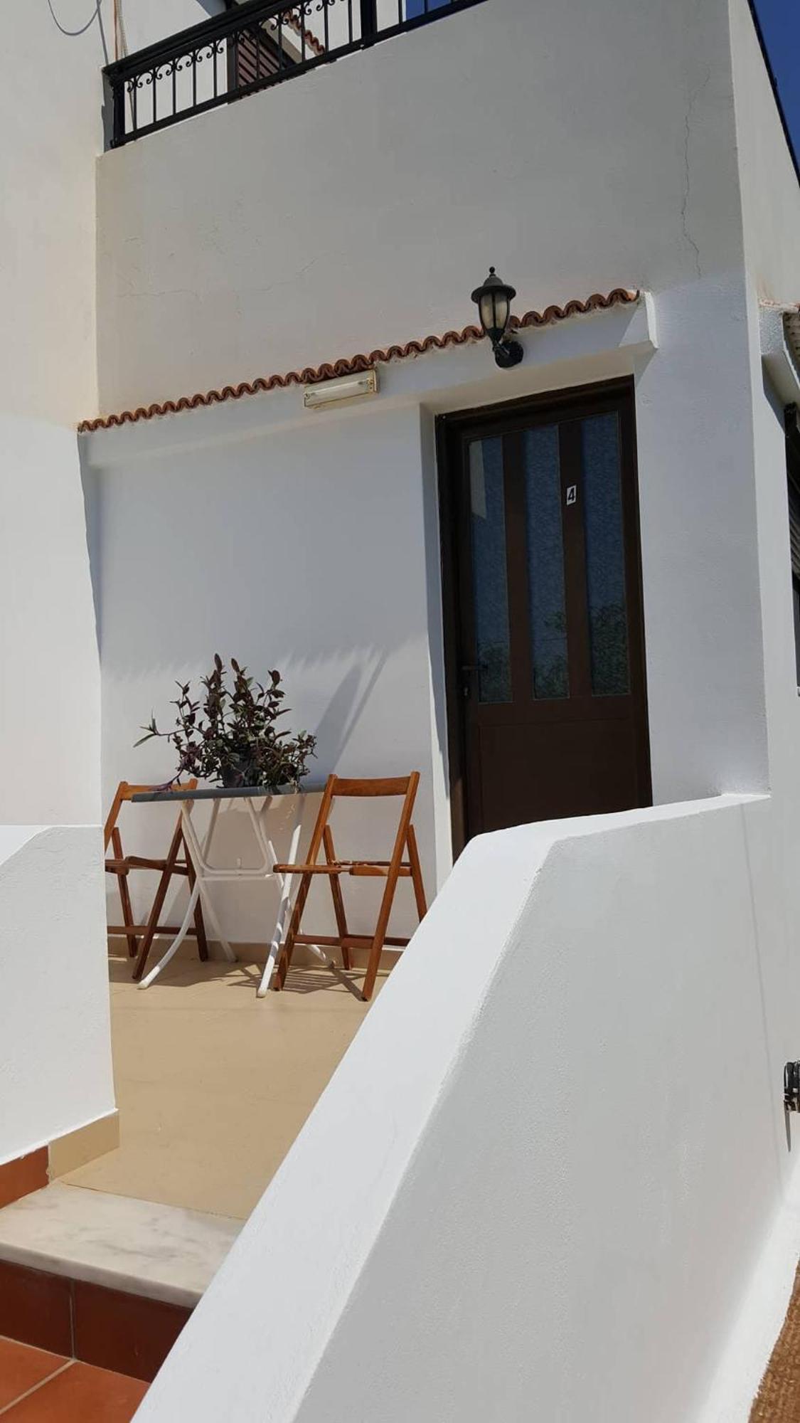 Mear - Cretan Summer Getaways