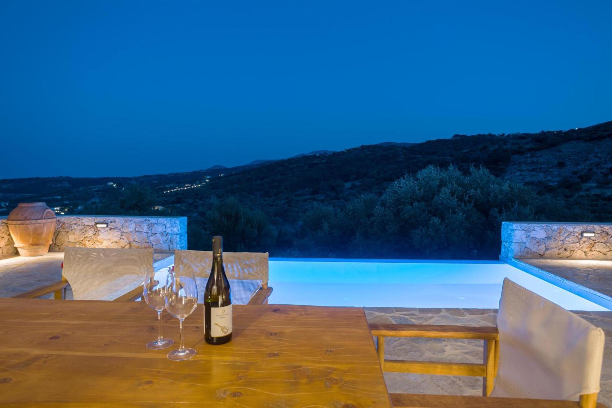Seva Sea View - Perfect For Romantic Getaways With Pool And Sunrise & Sea Views Skinaria