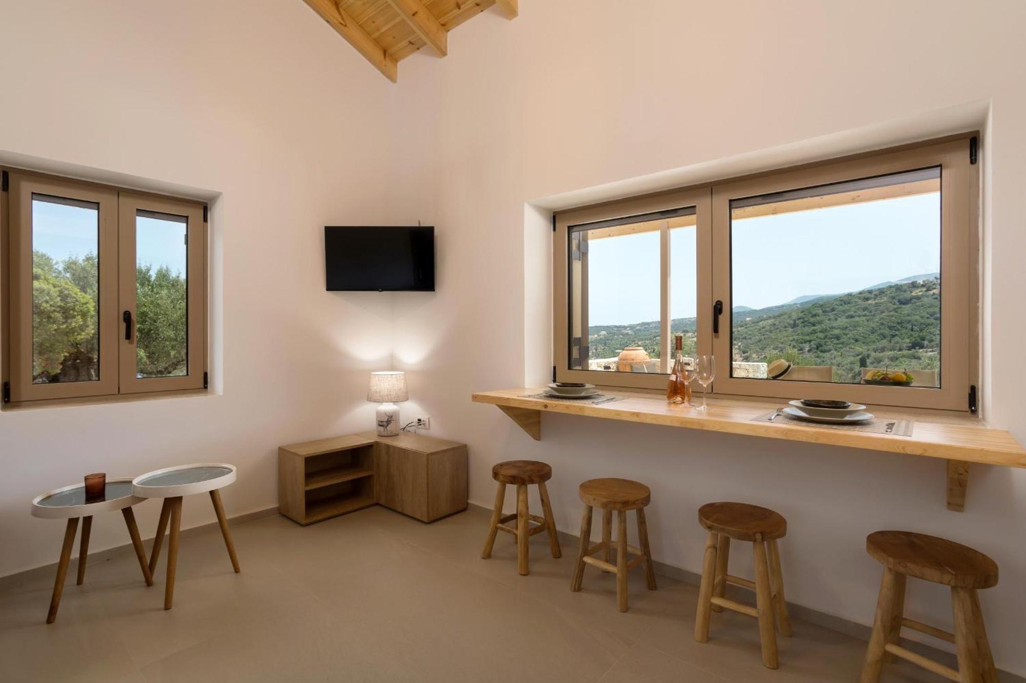Seva Sea View - Perfect For Romantic Getaways With Pool And Sunrise & Sea Views *