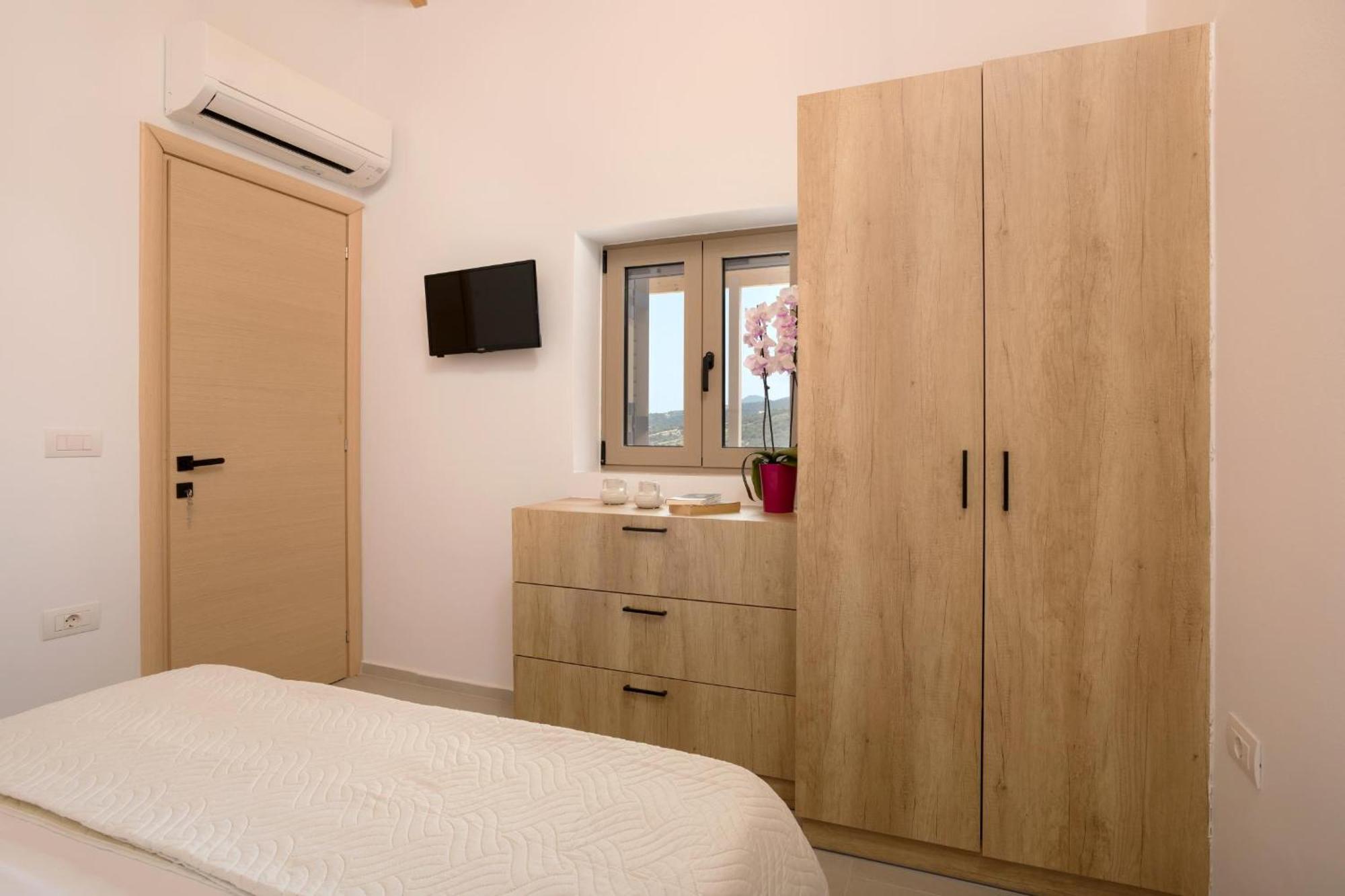 Seva Sea View - Perfect For Romantic Getaways With Pool And Sunrise & Sea Views * Skinaria