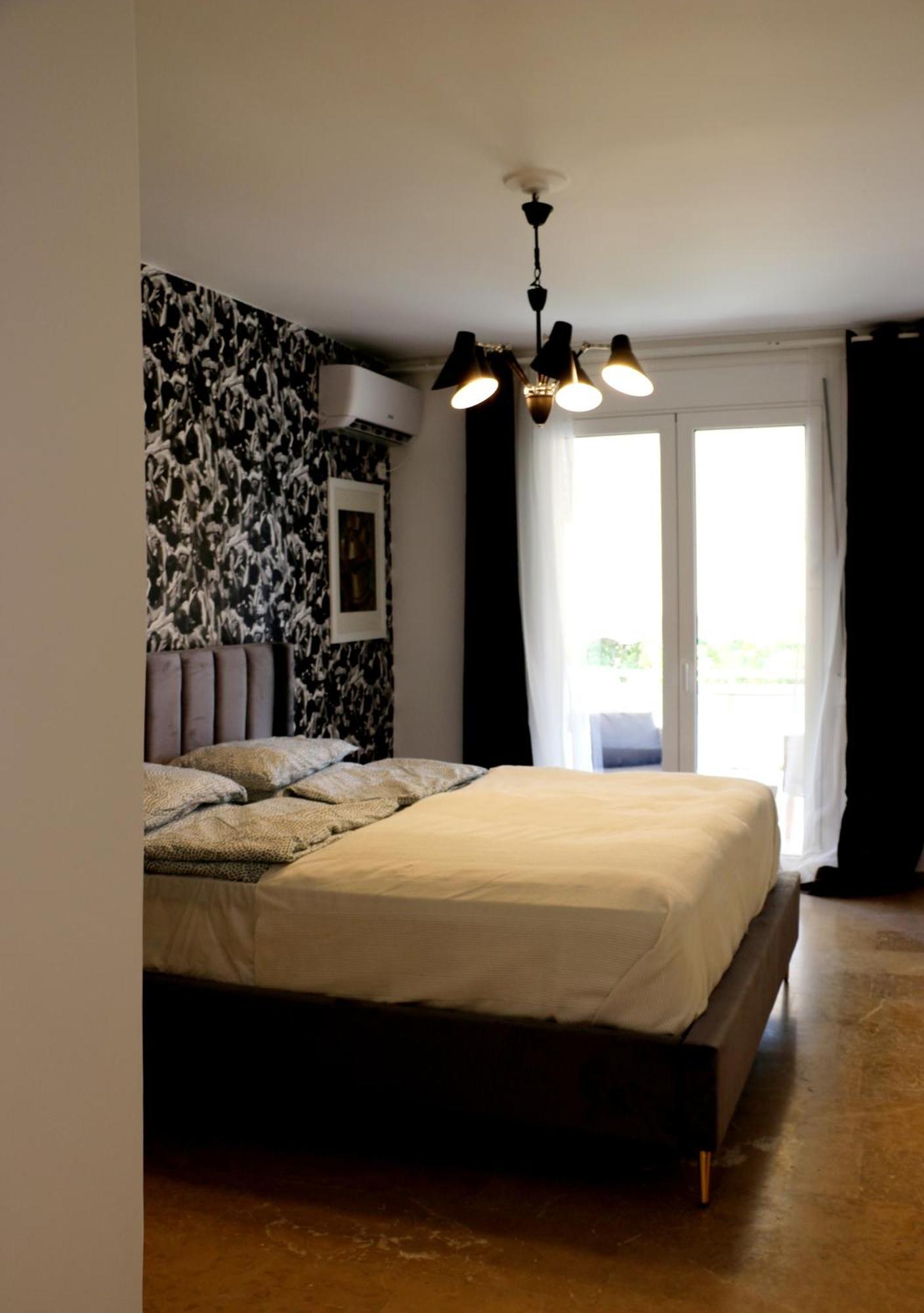 Apartment Luxurious Close To The And Airport