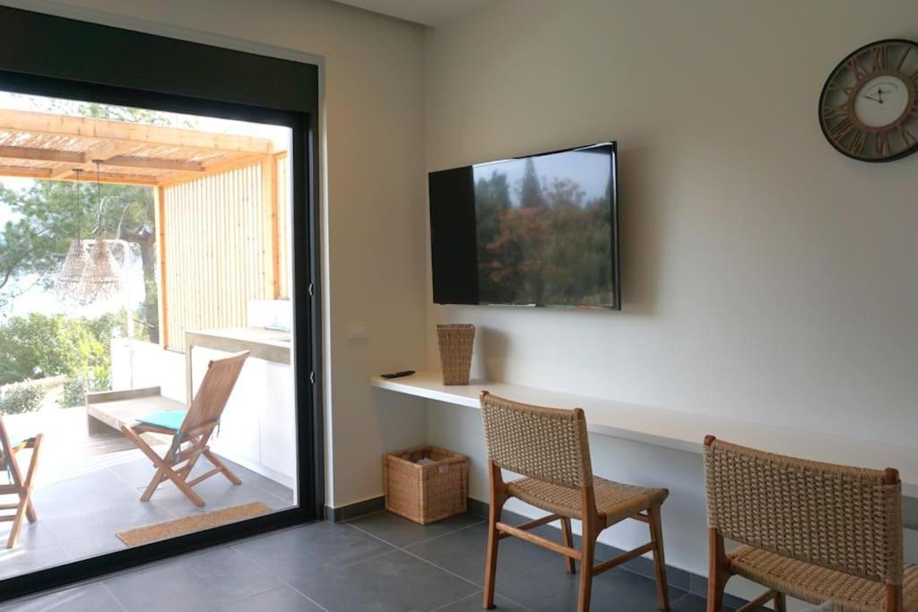 Seaside Villa: Private Pool, Mountain View For 6 *