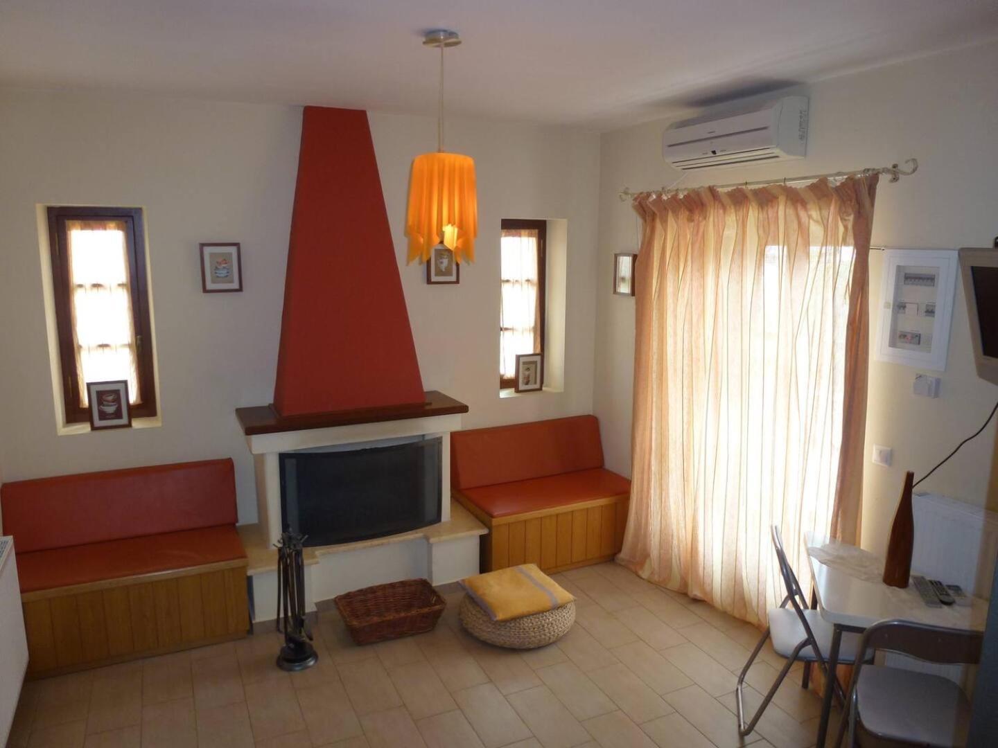 Karantonis House *