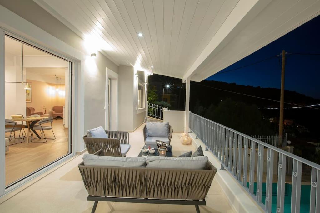 Theretro, With Superb View Villa Apolpaina