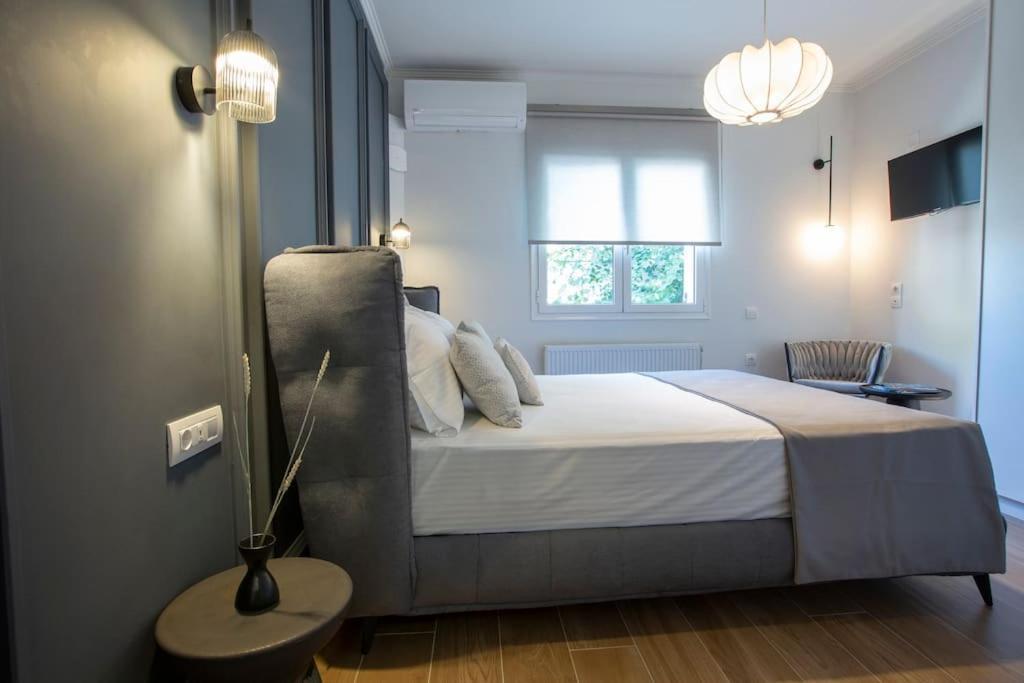 Theretro, With Superb View Villa *
