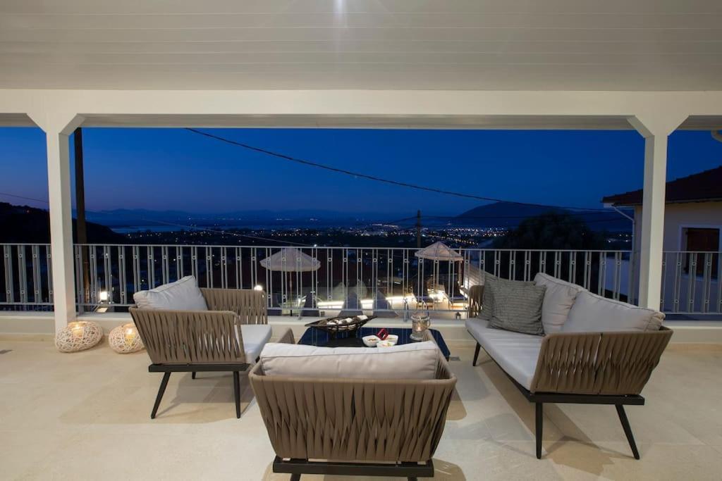 Theretro, With Superb View Villa *