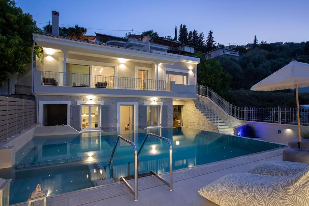 Theretro, With Superb View Villa *