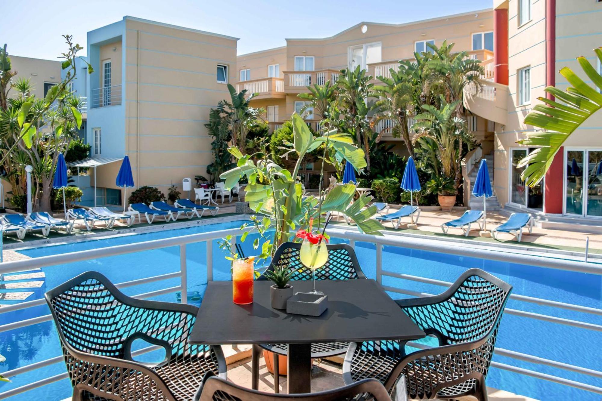 Aparthotel Futura 2*