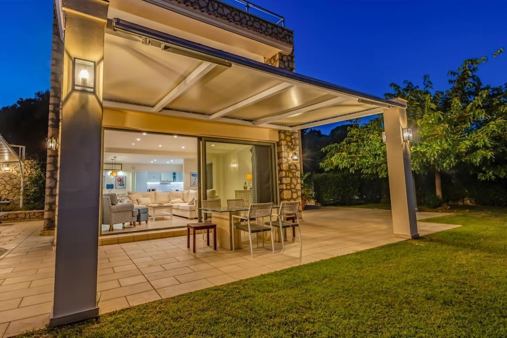 Leonardo, With Superb Views Villa