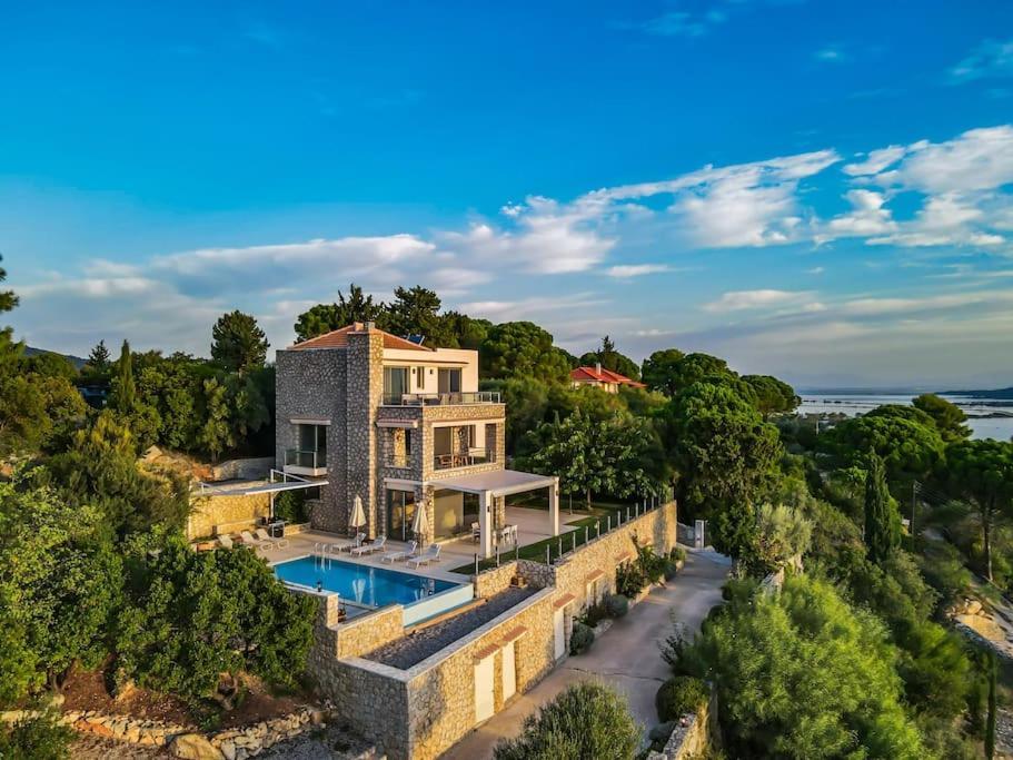 Leonardo, With Superb Views Villa