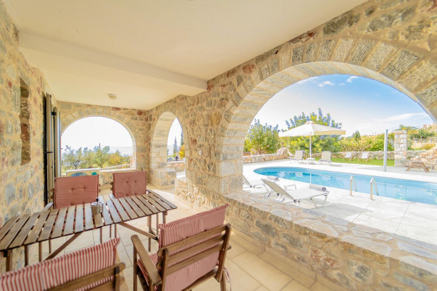 Dioni Tria Villa *
