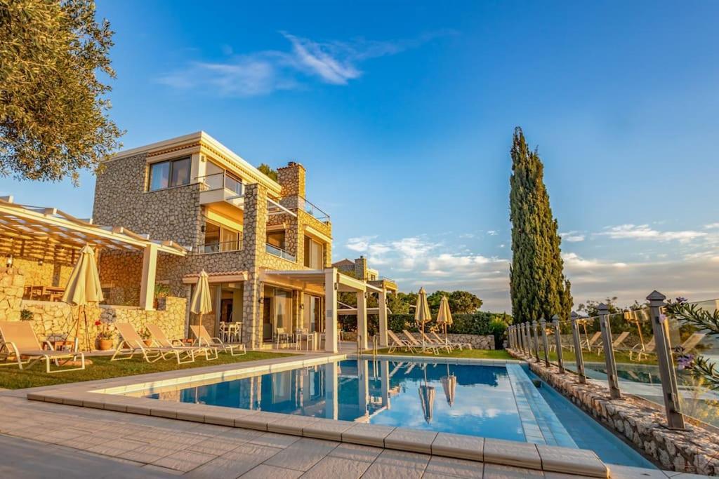 Isabelle With Superb Views Villa *