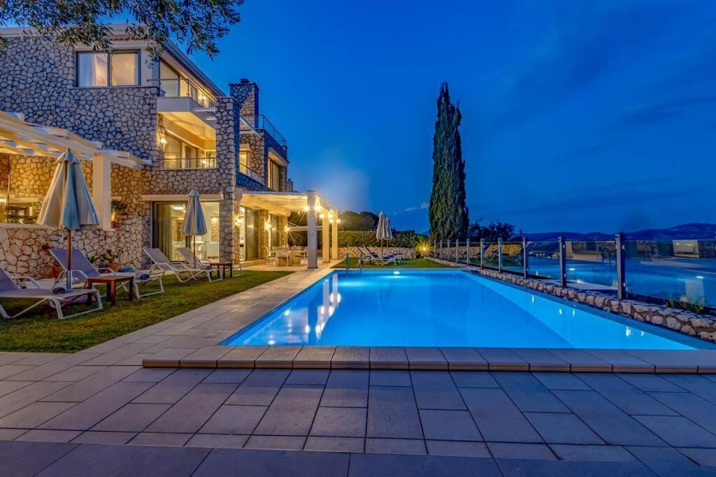 Villa Isabelle With Superb Views *