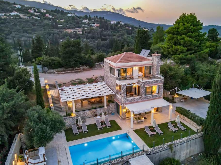Villa Isabelle With Superb Views *
