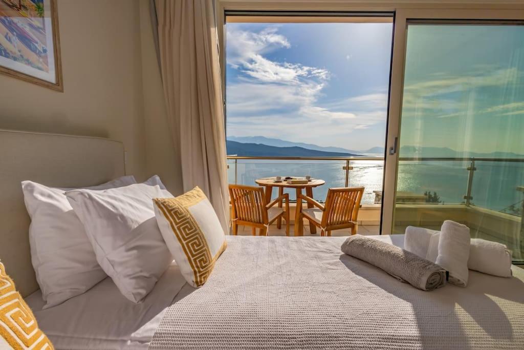 Isabelle With Superb Views Villa