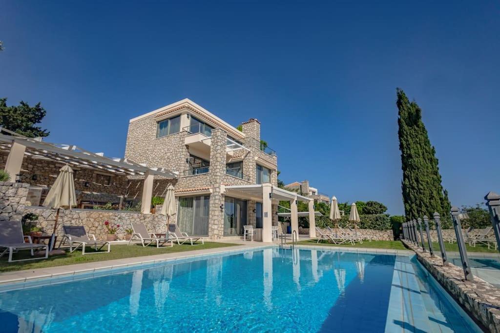 Villa Isabelle With Superb Views